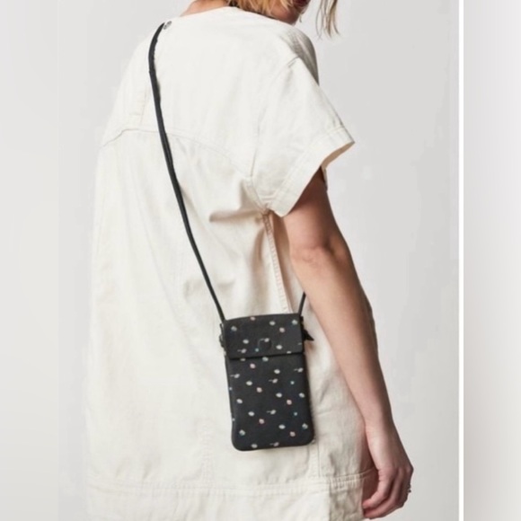Free People Handbags - NWOT Free People Lets Dance Phone Crossbody Bag